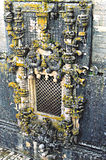 La ventana del Capítulo del Convento de Cristo, en Tomar es una de las más referidas obras en este estilo.