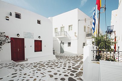 File:Crossroads in Mykonos Town.jpg