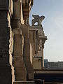 Profilo della facciata, con statua di Pegaso e fontana-faccione