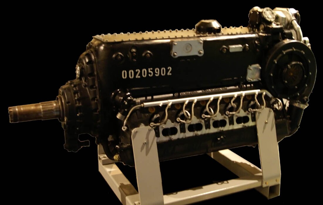 File:Daimler-Benz DB 605 airplane engine.jpg