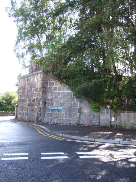 File:Deeside railway bridge abutment - geograph.org.uk - 517567.jpg