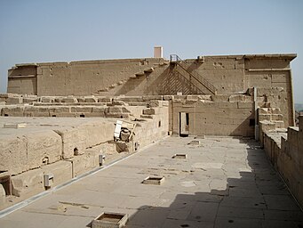 View of the terrace of the Temple of Dendera, where the chapels dedicated to the rites of the mysteries of Osiris are located. Dendera Tempel 20.JPG