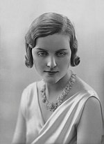 Bawdlun am Diana Mitford