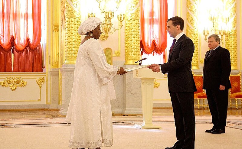 File:Dmitry Medvedev with Amina Djibo Bazindre.jpg