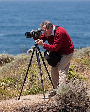 Douglas Osheroff photographing along CA-1 May 2011 003.jpg