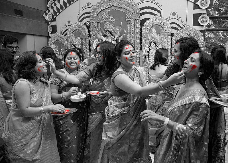 File:Durga Puja (30143799285).jpg