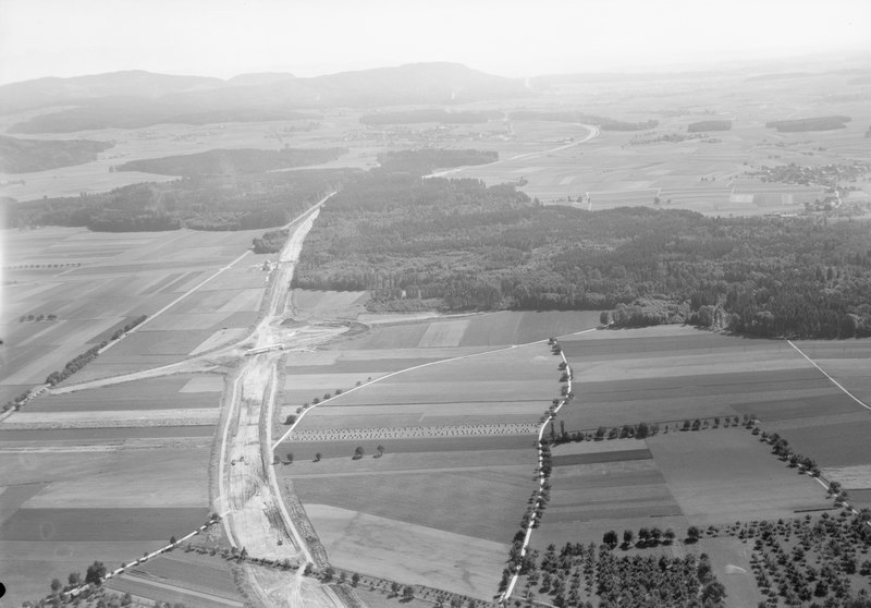 File:ETH-BIB-Autobahn bei Kirchberg-LBS H1-023129.tif