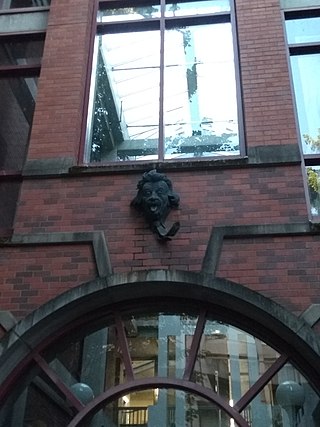 <i>Einstein Gargoyle</i> Portrait bust of Albert Einstein by Wayne Chabre in Eugene, Oregon, U.S.