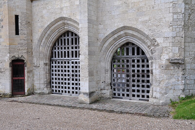 File:Entrées d'origine dans le domaine de l'abbaye de Jumièges.JPG