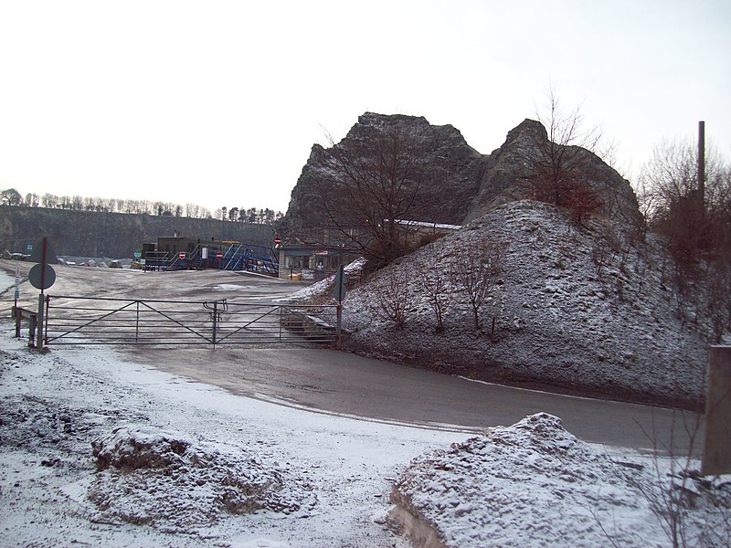 File:Entrance to Topley Pike Quarry - geograph.org.uk - 2200984.jpg