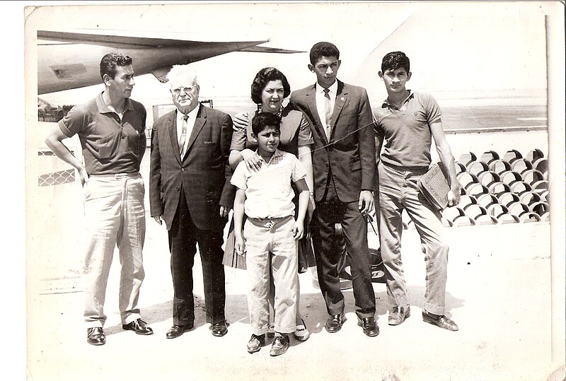 File:Familia Torres Marroquin.jpg