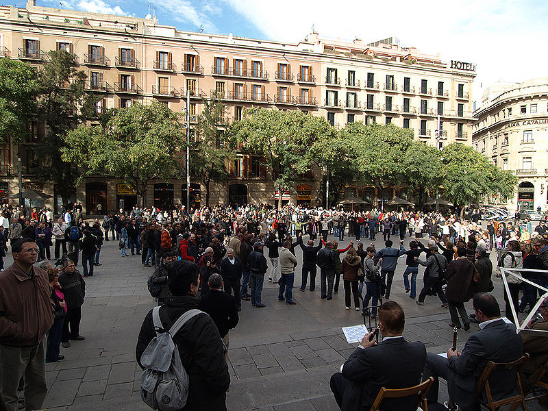 File:FestivalInBarcelona.jpg