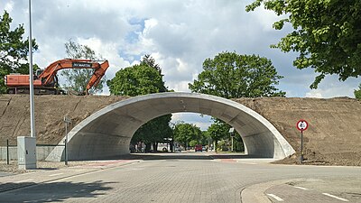 Aanleg fietsbrug (mei 2021) op de Kantonsweg op de voormalige spoorlijn As-Maaseik