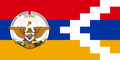 A Hegyi-Karabah címerrel egybekötött zászlaja
