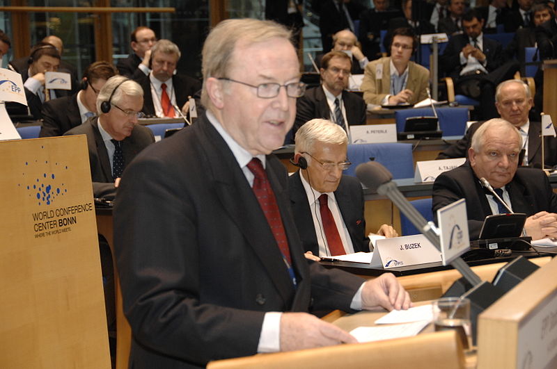 File:Flickr - europeanpeoplesparty - EPP Congress Bonn (764).jpg