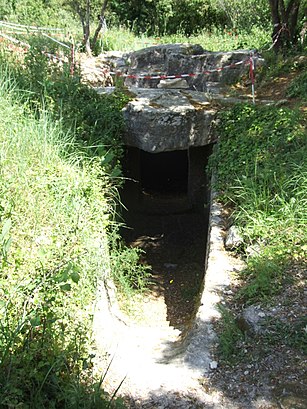 Comment aller à Grotte-Dolmen De La Source en transport en commun - A propos de cet endroit