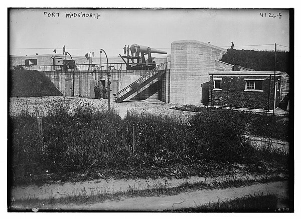 Unidentified battery at Fort Wadsworth circa 1917