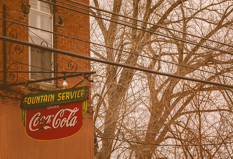 File:Fountain Service - Drink Coca-Cola Sign, Fountain City, Wisconsin (24641691316).jpg