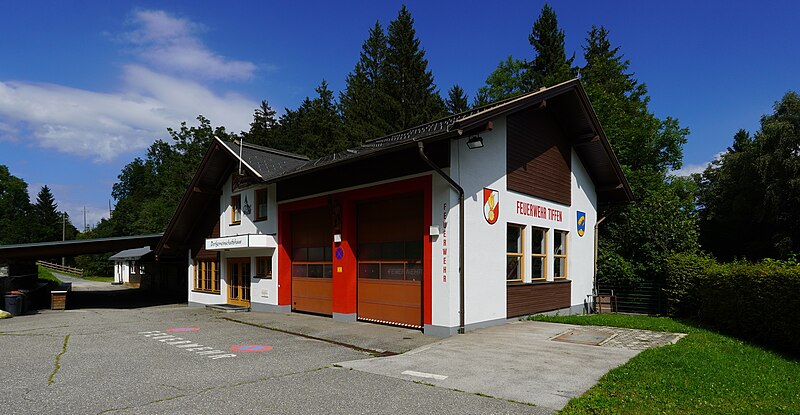 File:Freiwillige Feuerwehr Tiffen-Kirchrode (1989) und Dorfgemeinschaftshaus (Kärnten) 01.jpg