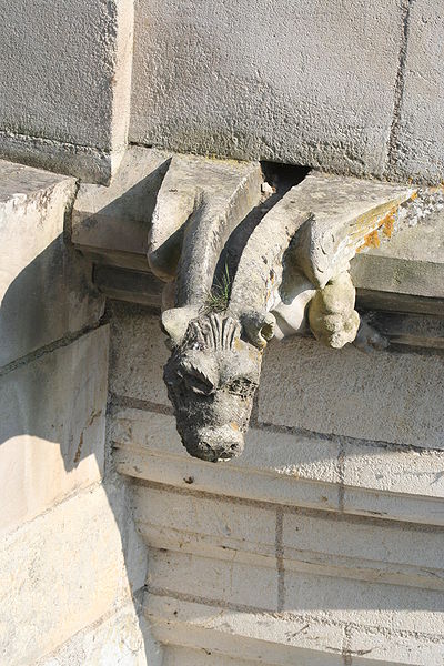 File:Gargouille à Chenonceau.jpg