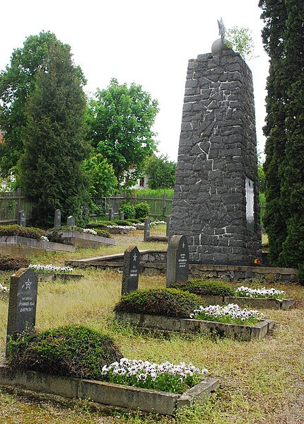 File:GuentherZ 2013-05-20 0353 Zwettl Propstei russischer Soldatenfriedhof.jpg