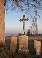 Deutsch: Wegkreuz Höch Marterl, Sebastian Wisgickl, bei Hirschau-Massenricht, Landkreis Amberg-Sulzbach, Bayern, Deutschland English: Wayside cross Höch Marterl, Sebastian Wisgickl, near Hirschau-Massenricht, district Amberg-Sulzbach, Bavaria, Germany