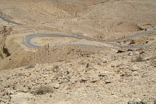 Route 225 descending into Makhtesh Gadol. HWY 225 Israel.JPG