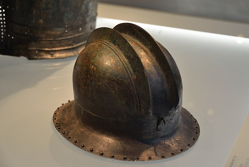 File:Hallstatt culture Kleinklein - double ridge helmet.jpg