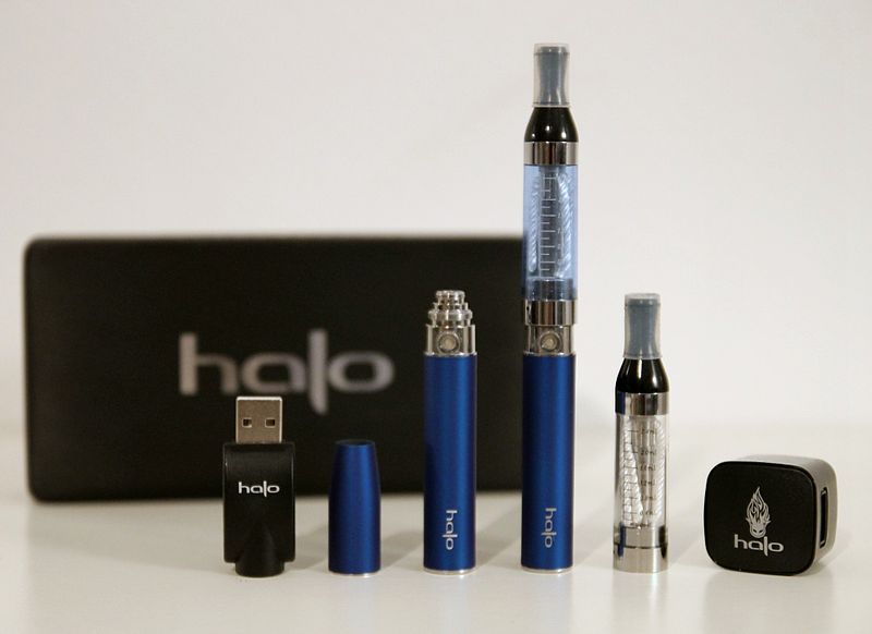 File:Halo Triton Starter Kit Electronic Cigarette- E Cig (15249684998).jpg