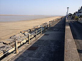 De dam van het strand van Hauteville-sur-Mer, een 1,7 km lange promenade