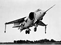 Letoun Hawker Siddeley P.1127 v letu. Byl to přímý předchůdce bojového letounu Hawker Siddeley Harrier, prvního stroje této kategorie s charakteristikou V/STOL (Vertical/Short Take-Off and Landing – komý/krátký start a přistání).