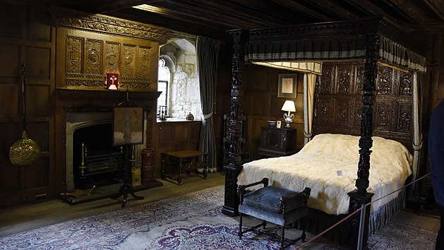 12 замков комната. Замок Хивер комната Анны Болейн. Замок Хивер спальня Анны Болейн. Замок Хивер Англия внутри комнаты. Спальня Генриха 8.