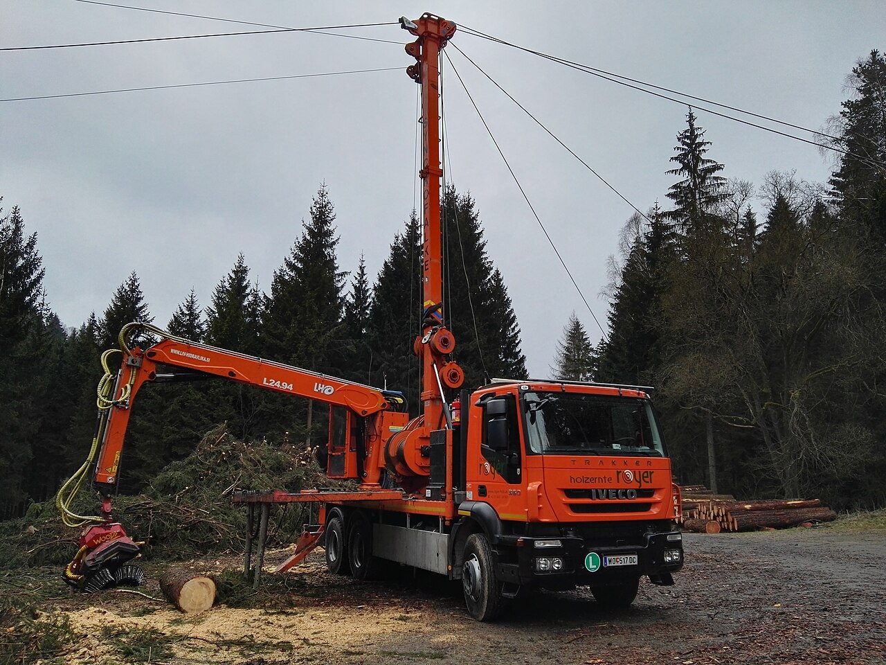 Iveco Trakker mezzo d'opera cava cantiere 1280px-Holzerntefahrzeug