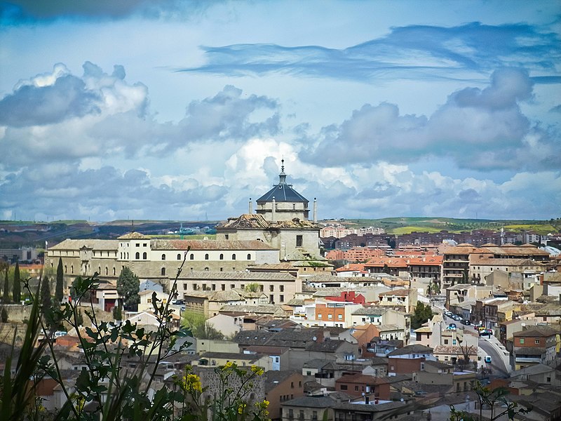 File:Hospital de Tavera en Toledo.jpg