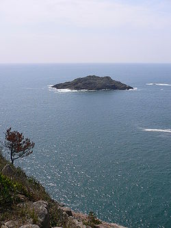 Vista do mar aberto de Hyūga.