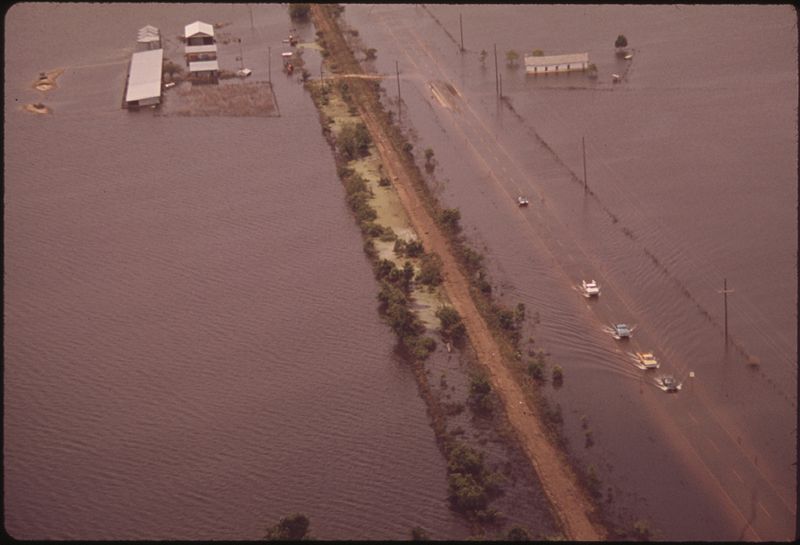 File:IN THE SPRING OF 1973 THE MISSISSIPPI RIVER REACHED ITS HIGHEST LEVEL IN MORE THAN 150 YEARS. UNPRECEDENTED FLOODING... - NARA - 552855.jpg