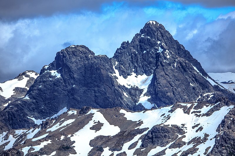 File:In and around Bariloche, Argentina - a one day trip up the best local ski area, Cerro Catedral. 1050m vertical drop (to 2100m) - up by Cable car-chairlift and walking down (sore legs for days (24888339430).jpg