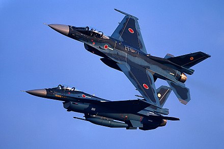 Истребитель в2. Mitsubishi f-2. Японский истребитель Мицубиси f 2. Японский истребитель Mitsubishi f2. Mitsubishi f-2 и f-16.