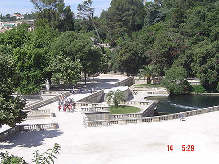 Tập_tin:Jardins_de_la_Fontaine_426.jpg