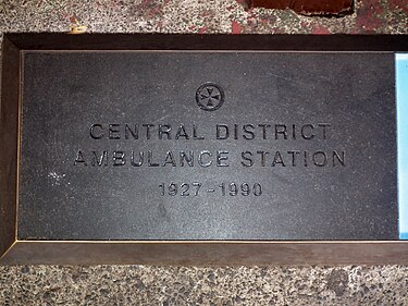 A plaque to mark the site as the location of the Central District Ambulance Station from 1927 to 1990. Ken Duncan Gallery-Former Ambulance station - The Rocks NSW (12865961924).jpg