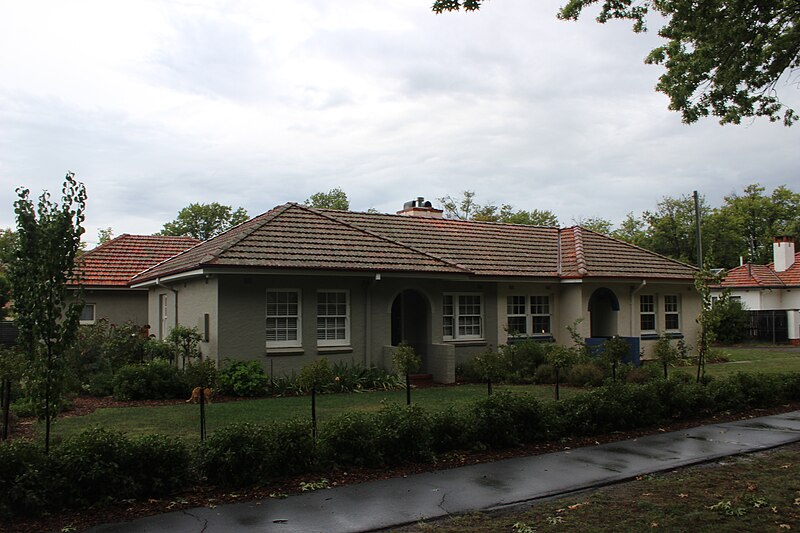 File:Kingston-Griffith Garden City heritage precinct house 1.JPG