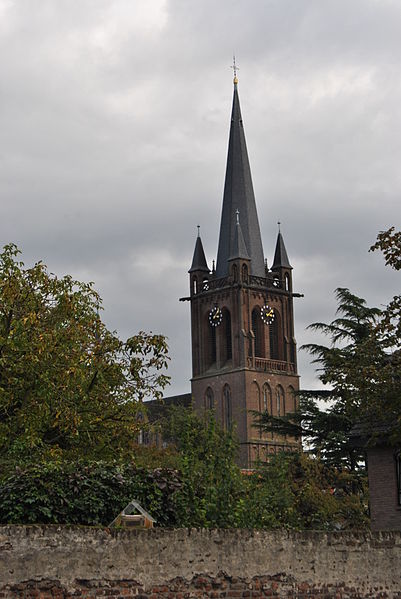 File:Krefeld, Hüls, St. Cyriakus, 2012-09 CN-01.jpg