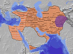 Lo reialme koshanosassanida, en violet, dins l'Empèri sassanida en irange