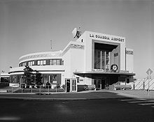 The entrance pavilion of the Marine Air Terminal in 1974 LaGuardia MarineAirTerminal 1974.jpg