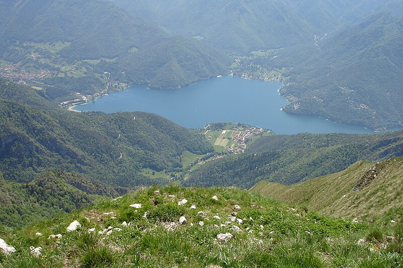 File:Lago di Ledro cima pari.JPG