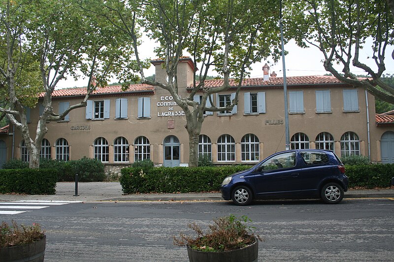 File:Lagrasse ecole.JPG