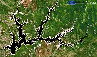 <span class="mw-page-title-main">Shasta Lake</span> Reservoir behind Shasta Dam in California, United States