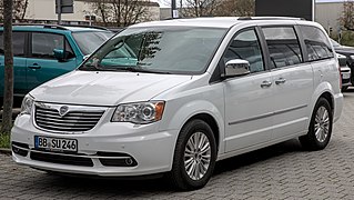 Lancia Voyager - left front view