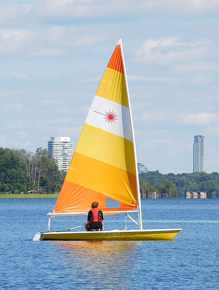 File:Laser sailboat 2495.jpg