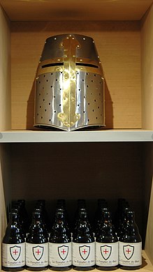 Topfhelm-Replikat und Tempelritter-Bier „Le Templier du Geer“ aus dem Hespengau